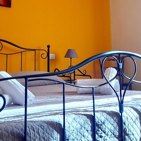 Bed and Breakfast Su Fassoi Cabras Exterior foto