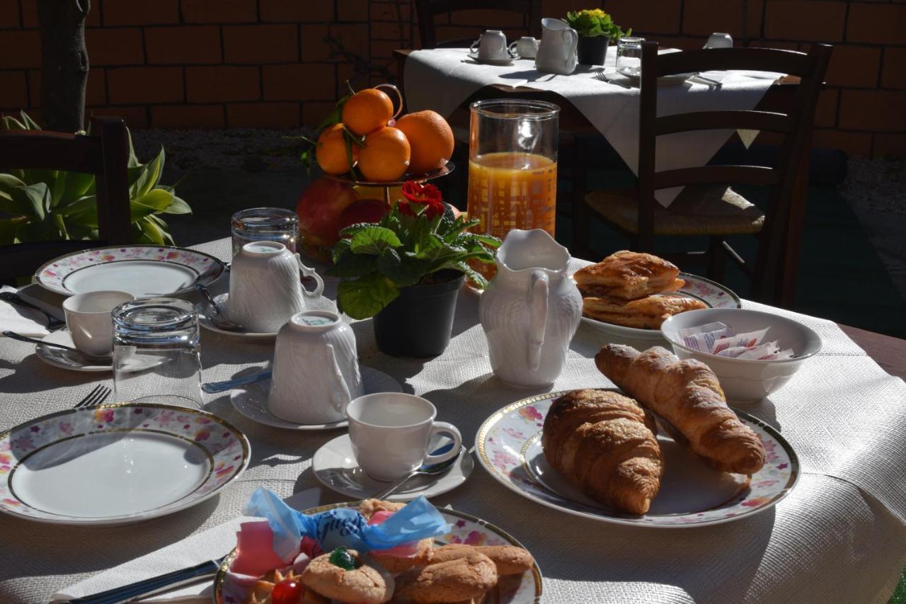 Bed and Breakfast Su Fassoi Cabras Exterior foto