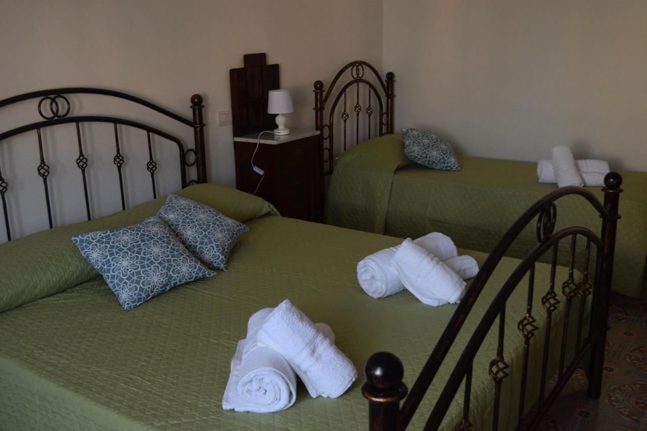 Bed and Breakfast Su Fassoi Cabras Exterior foto