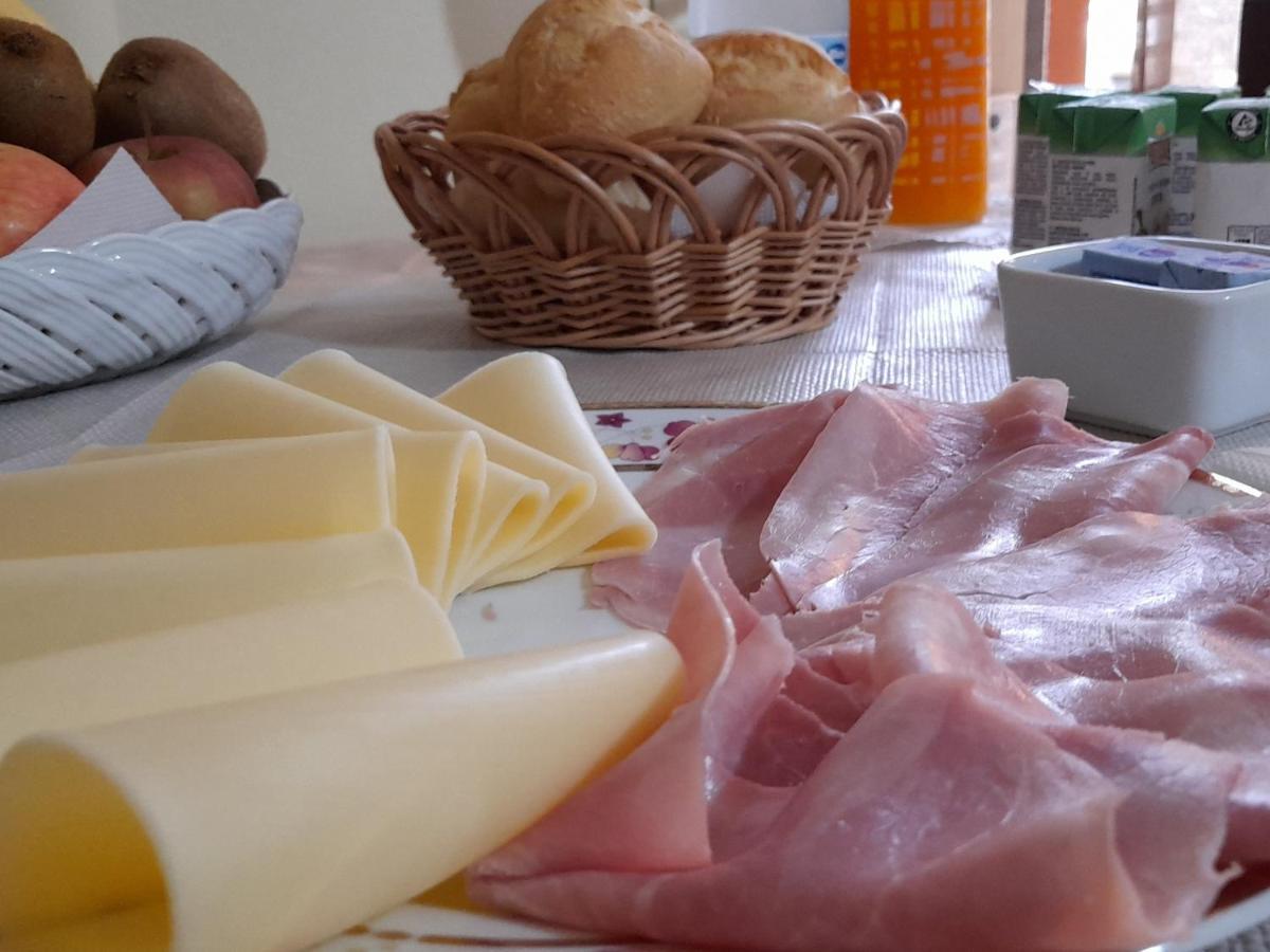 Bed and Breakfast Su Fassoi Cabras Exterior foto